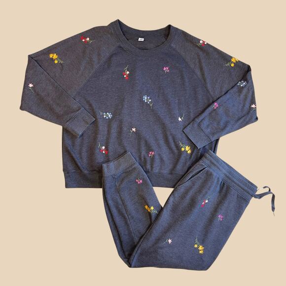 Old Navy gray embroidered floral sweatsuit track suit - Picture 2 of 7